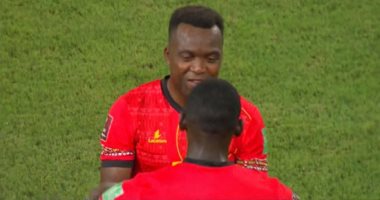 أنجولا تكرم قائدها على شرف منتخب مصر بعد اعتزاله الدولى .. فيديو 