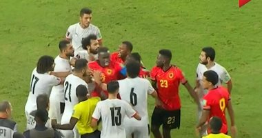 مشادة بين لاعبى أنجولا والجهاز الفني لمنتخب مصر.. "فيديو"