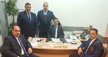 جمارك مطار القاهرة تحبط محاولة فرنسى تهريب أقراص ومواد مخدرة 