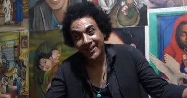 شبيه محمد منير: نبيلة عبيد افتكرتنى ابنه وعمرو دياب اتخض من الشبه بينا.. فيديو