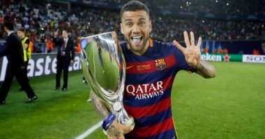 23 لقباً فى دولاب داني ألفيس مع برشلونة بعد عودته للبارسا