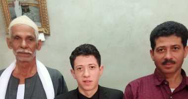"الشحات محمد" صاحب حنجرة ذهبية فى تجويد القرآن يحاكى كبار الشيوخ.. لايف