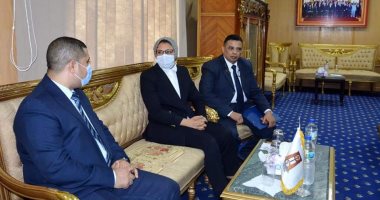 نائب محافظ الوادى الجديد : حصر أعداد الأميين ووضع خطة عمل للبدء فى برامج محو الأمية