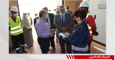 رئيس شركة مياه أسيوط يتفقد الخط الساحن ومحطات المياه بالوادى الجديد
