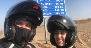 رفيقة الطريق للكعبة.. زوجان يسافران من طنطا لمكة بموتوسيكل لأداء العمرة