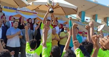 محافظ مطروح يهنئ فريق مركز شباب النجيلة بالفوز ببطولة المحافظات الحدودية