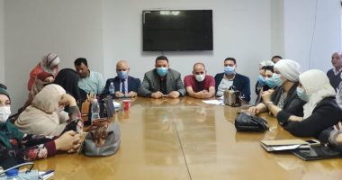 وكيل صحة المنوفية يتابع مع مسئولي الوقائي بالإدارات تطعيم المواطنين بلقاح كورونا