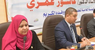 رئيس الهيئة العامة لمحو الأمية يتفقد مركز تعليم الكبار بجامعة الوادى الجديد