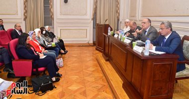  لجنة المشروعات بمجلس النواب تناقش "مشكلات المستثمرين وأصحاب المشروعات الصغيرة".. رئيس هيئة التنمية الصناعية: لدينا خطة لإنهاء الأزمات.. ويكشف: سنطرح 7 مجمعات صناعية قبل نهاية العام