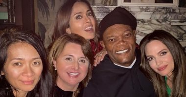 سلمي حايك وأنجلينا جولي تحتفلان بنجاح eternals مع صامويل جاكسون