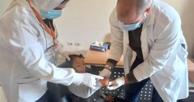 الكشف على 881 مريض فى قافلة طبية علاجية بقرية أبو المعاطى الباز بالدقهلية