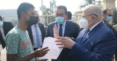 التطعيم شرط الدخول.. الجامعات تبدأ تطبيق قرار منع دخول غير المطعمين.. وزير التعليم العالى ورئيس جامعة القاهرة يتابعون تنفيذ القرار.. حملاث مكثفة لتطعيم الطلاب.. خالد عبد الغفار: متوسط تطعيم منتسبى الجامعات 90%