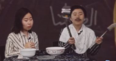 "آسيا" اليوتيوبر الصينية توجه التحية للراحل سمير غانم بتقليده فى "المتزوجون".. فيديو