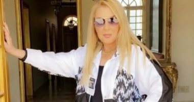 نادية الجندى تخضع لسيشن جديد بملابس رياضية 
