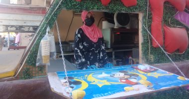 بنت بـ100 راجل.. تدرس ماجستير لغة عربية وتعمل على عربة كريب بقنا.. لايف