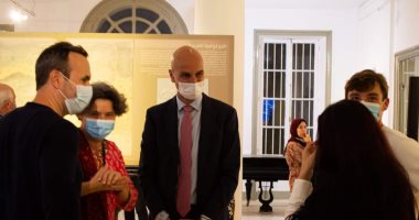 قنصل فرنسا بالإسكندرية يفتتح معرضا فنيا بالمركز الثقافى.. صور