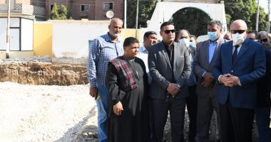 محافظ قنا يجرى جولة بمشروعات حياة كريمة بجزيرة الحمودى ومركز طبى بفاو قبلى