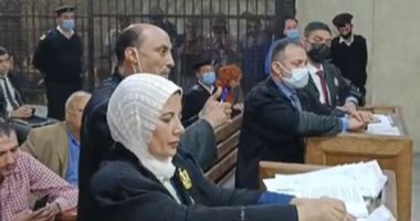 لحظة محاكمة 5 متهمين بقتل 3 شباب وسرقة هواتفهم ومبالغ مالية بالمنصورة..فيديو