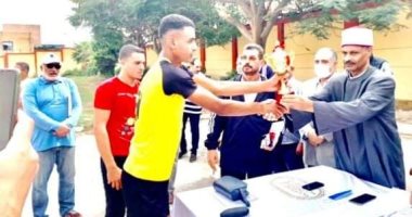 الإسكندرية الأزهرية تكرم فريق "أبو العزائم" لفوزه ببطولة كرة اليد.. صور