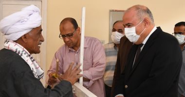 محافظ قنا يجرى جولة تفقدية لمتابعة المشروعات الخدمية بقفط