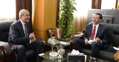 محافظ الإسماعيلية يبحث مع سفير إندونيسيا بالقاهرة فرص الاستثمار بالمدن.. صور