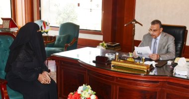 محافظ سوهاج يلتقى 100 مواطن لبحث مطالبهم وحل الشكاوى