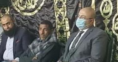 محافظ بنى سويف يؤدى واجب العزاء فى وفاة شهيد الواجب بصفط الواسطى