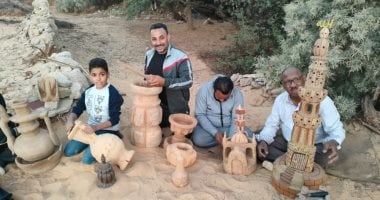 أول متحف بيئى مفتوح لفن النحت على جذوع النخيل ومقصد لسياحة التأمل بالخارجة.. فيديو
