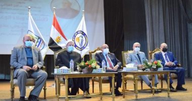 قساوسة يستقبلون المفتى فى جامعة بنى سويف..د.شوقى علام: مسجد وكاتدرائية العاصمة الإدارية انعكاس لبعبقرية مصر فى التلاحم والوحدة.. وسنتجاوز كل التحديات معا.. حسن: بناء الوعى قضية أصيلة فى الجمهورية الجديدة..فيديو