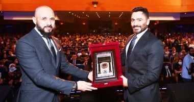 تامر حسنى يشكر خالد الطوخى وجامعة مصر للعلوم والتكنولوجيا بعد نجاح حفل اليوبيل الفضى.. ويشوق جمهوره لحفل 8 ديسمبر باستاد الجامعة