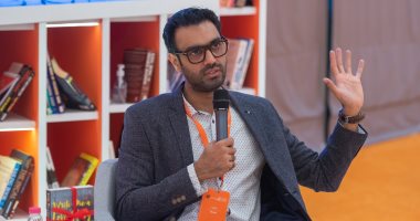 هل الكاتب يسرد علينا حكايات شخصية بواسطة قصصه؟ روائى هندى يجب