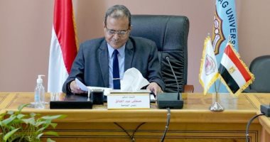 رئيس جامعة سوهاج: تطعيم 90% من الطلاب والعاملين وأعضاء هيئة التدريس