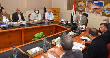 محافظ مطروح يوجه بتطبيق مواد قانون تنمية المشروعات لدعم المشروعات الصغيرة