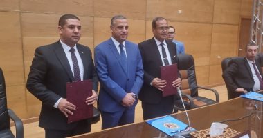 محافظ سوهاج ورئيس الجامعة يدشنان مبادرة "سوهاج خالية من الأمية".. صور