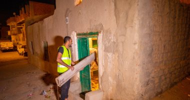 قوافل صندوق تحيا مصر توزع المواد الغذائية بالقرى المتضررة من السيول فى أسوان
