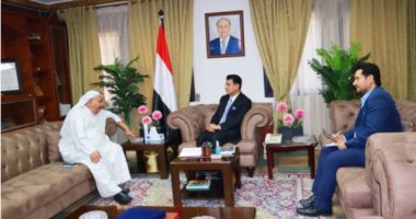 سفير اليمن يتسلم عمادة السلك الدبلوماسى بالقاهرة من السفير الكويتى