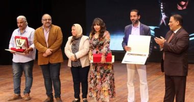 تكريم أبطال "التغريبة بنت الزناتى" بعد حصدها 4 جوائز بـ"القومى للمسرح"