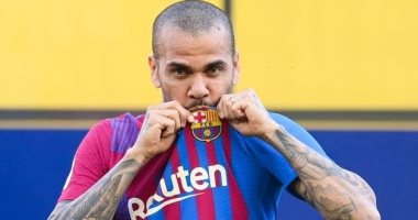 دانى ألفيس على رأس قائمة برشلونة لمواجهة بوكا جونيورز على كأس مارادونا