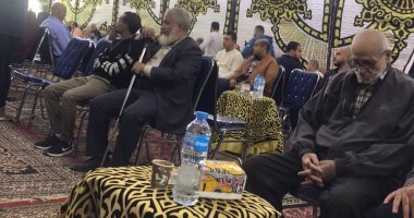 نواب تنسيقية شباب الأحزاب يتلقون العزاء فى وفاة زميلهم النائب أحمد زيدان