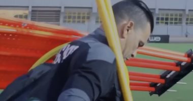شاهد عصام الحضرى عامل مهمات فى مران المنتخب الوطنى