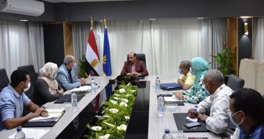 محافظ أسوان: لن نسمح بإعادة بناء المنازل المتواجدة فى مخرات السيول