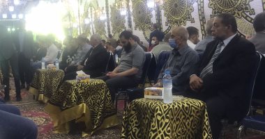عزاء شعبى كبير للنائب أحمد زيدان.. شخصيات حزبية وتنفيذية ونواب يتوافدون على السرادق المقام أمام منزله.. محافظ القاهرة وقيادات بالبرلمان وأعضاء التنسيقية على رأس الحضور.. وحشود جماهيرية من شبرا تأتى للمشاركة