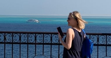 طقس البحر الأحمر.. شمس ساطعة وجولات للسياح على كورنيش الغردقة.. صور ولايف