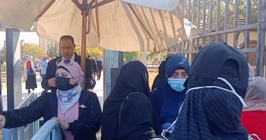 لجان على بوابات جامعة كفر الشيخ لمنع دخول غير متلقى لقاح كورونا.. فيديو