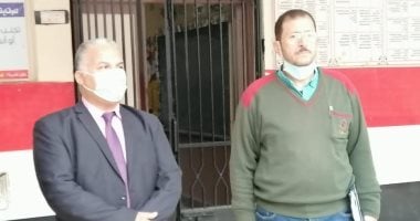 وكيل تعليم دمياط يكرم مدير مدرسة كفر البطيخ الابتدائية الحديثة والعاملين بها