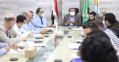 رئيس "مياه المنيا" يتابع نسب تنفيذ محطات "حياة كريمة" مع الشركات المنفذة