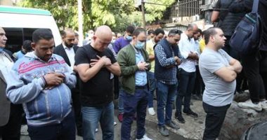 بكاء أعضاء مجلسى النواب والشيوخ خلال تشييع جنازة الراحل أحمد زيدان.. صور
