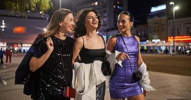 لماذا لا تشعر النساء بالبرد عند ارتداء فساتين قصيرة فى الشتاء؟ دراسة علمية تجيب