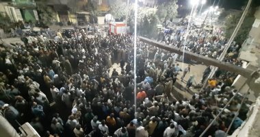 مصرع عاملين غرقا أثناء تنظيفهما بيارة صرف صحى فى إسنا بالأقصر.. صور