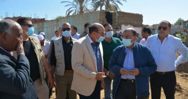 وزير التنمية المحلية يتابع أوضاع الطقس السيئ بأسوان.. محمود شعراوى: الرئيس السيسى قال "كل حاجة ترجع زى ما كانت وأحسن وده حقكم علينا".. ووجه بصرف تعويضات وشقق مفروشة للمتضررين.. و504 وحدات سكنية للإيواء العاجل